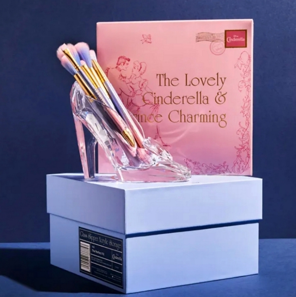 Cinderella Glass Slipper Brush Storage & Brush Set 💗